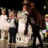 Die Kinder unserer Kita führen das Programm zur Vogelhochzeit auf - auf der großen Bühne des Sorbischen National-Ensembles