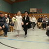 Kinder der Klassenstufe 1 führen das Programm zur Vogelhochzeit auf