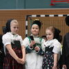 Kinder der Klassenstufe 1 führen das Programm zur Vogelhochzeit auf